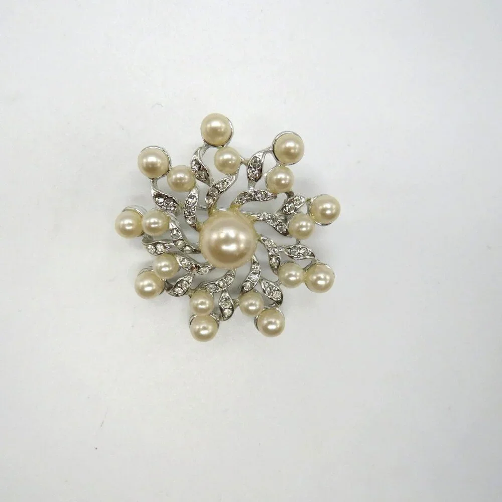 Vintage Imitation Pearl Brooch Silver Tone Clear Rhinestone Floral Design‎